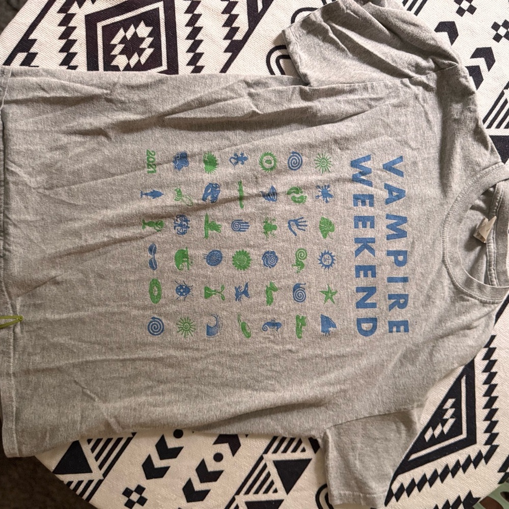 Vampire Weekend RARE TOUR SHIRT ‘19